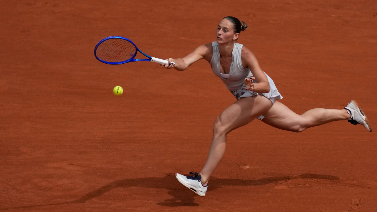 Kostiuk sorprende a Świątek en su cumpleaños y alcanza los primeros cuartos de final del Abierto de Francia
