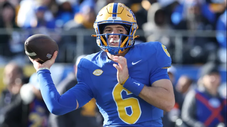 ¿En qué canal está East Carolina vs. Pitt? Military Bowl 2025 transmisión en vivo, hora, programación de TV para ver