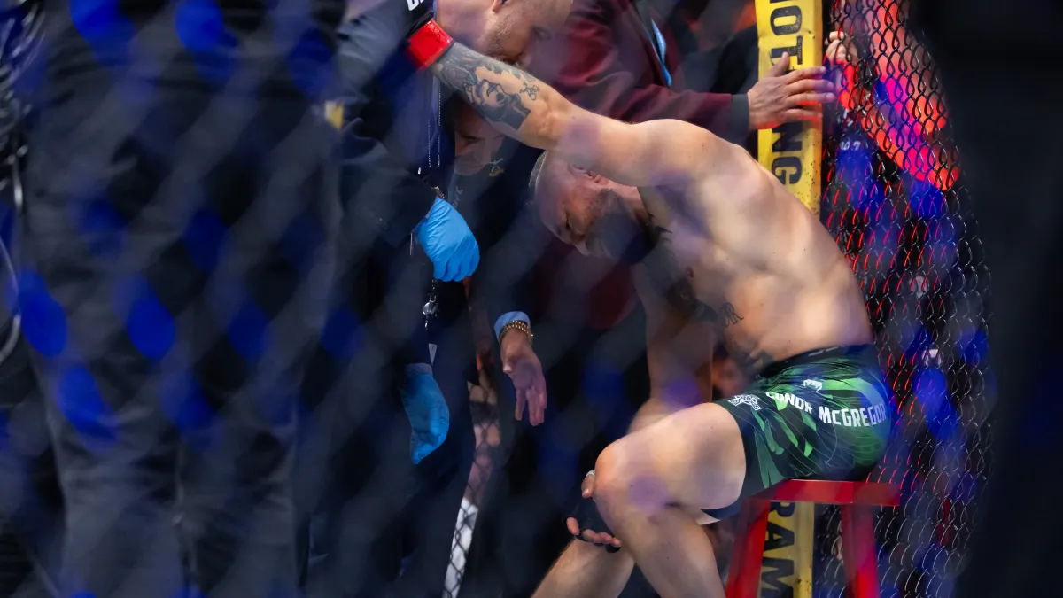 Las redes sociales reaccionaron a la lesión de rodilla de Conor McGregor en los primeros momentos de la pelea de regreso entre Max Holloway y.