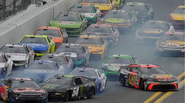Accidente de las 500 Millas de Daytona: observe a Justin Allgaier causar un accidente masivo que recoge 20 autos en la apertura de la temporada de NASCAR 2026