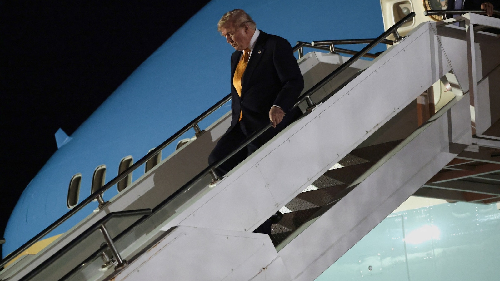 El Servicio Secreto instó a Trump a abandonar Turquía en el viejo Air Force One como medida de seguridad, dicen las fuentes