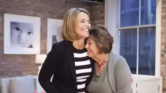 “¿Nancy Guthrie camina?” »: Fotos recién descubiertas plantean dudas en medio de la búsqueda de la madre de Savannah Guthrie
