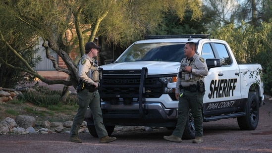 Actualización de Nancy Guthrie: Las imágenes de las cámaras de las puertas de los vecinos podrían proporcionar grandes pistas sobre el sospechoso; ‘reflectores de notas’