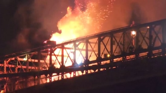 New-York-Fireworks-Brooklyn-Bridge-0_1783221372225_1783221378656_60c67b48-a495-4f5f-9243-4f8849f009a3.jpg