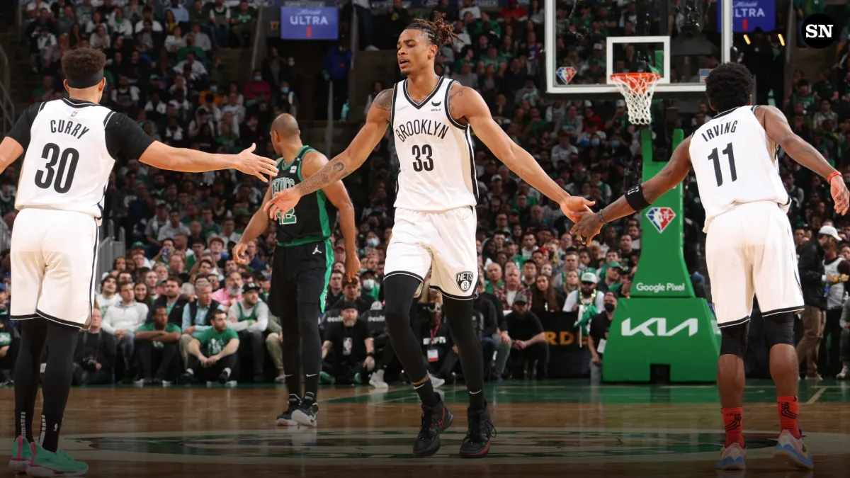 Los Bulls consiguen al ancla defensiva Nick Claxton en un exitoso intercambio de tres equipos