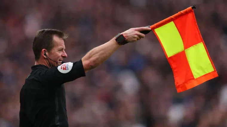 La regla del fuera de juego en el fútbol, explicada: la definición simple y cómo los árbitros todavía se equivocan