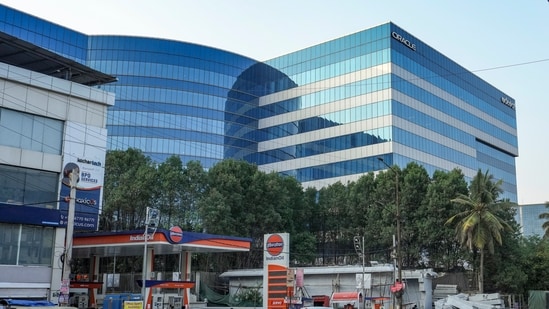 ¿Oracle presentó miles de solicitudes de visa H-1B antes de despidos masivos? Reportar quejas