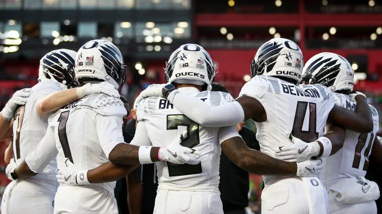 ¿En qué canal se transmite Oregon vs. USC hoy? Es hora de ver un partido de fútbol americano universitario de los Diez Grandes, programación de televisión y transmisión en vivo