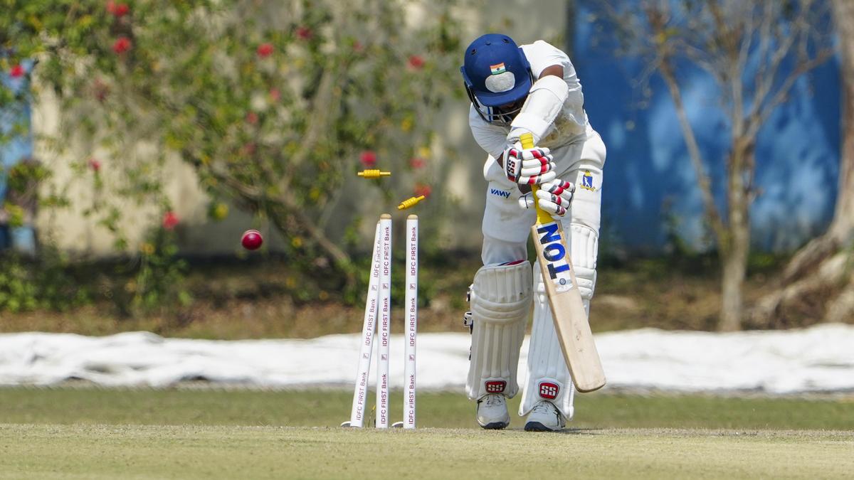 El jugador de bolos de Nueva Zelanda toma cinco ventanillas en cinco bolas, estableciendo un nuevo récord en el cricket de primera clase.