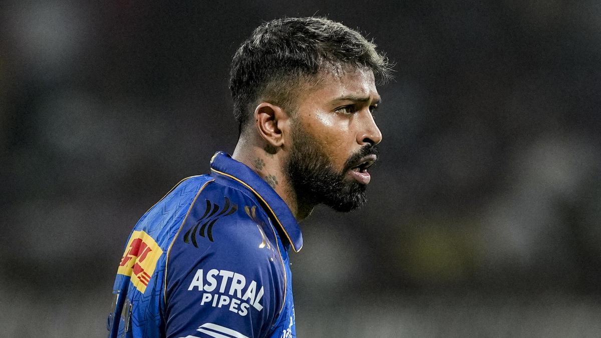 Hardik Pandya multado con el 10% del importe del partido y un punto de demérito por “abuso del equipo de críquet”