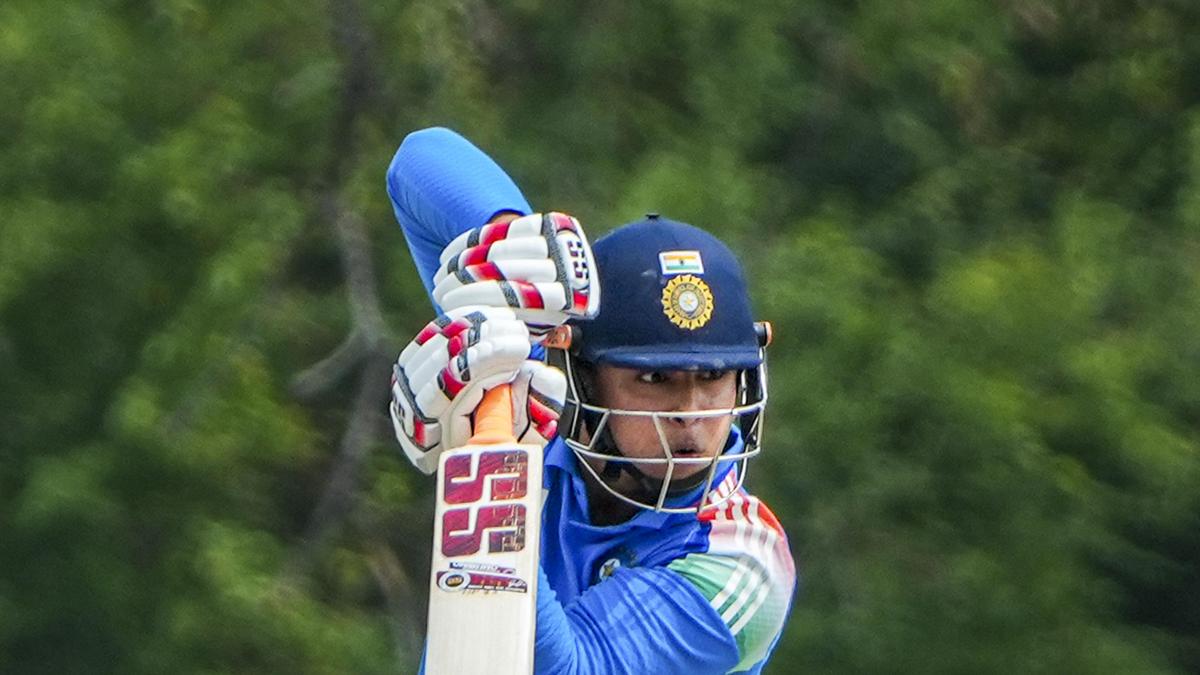 ¿Cuándo fue la última vez que un adolescente debutó con la India en el cricket masculino?