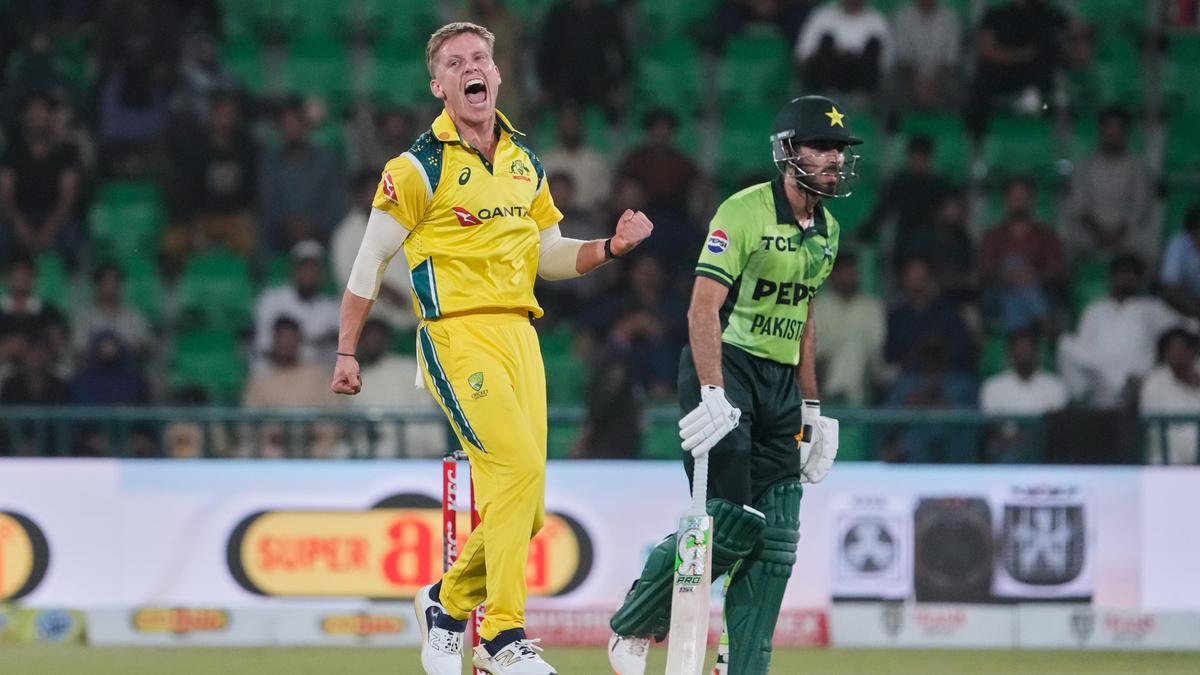 Nathan Ellis brilla cuando Australia vence a Pakistán por 41 carreras para nivelar la serie ODI