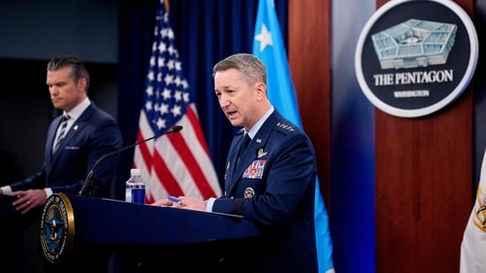 Estados Unidos destruye barcos mineros iraníes para evitar el estrangulamiento del Estrecho de Ormuz, dicen funcionarios militares