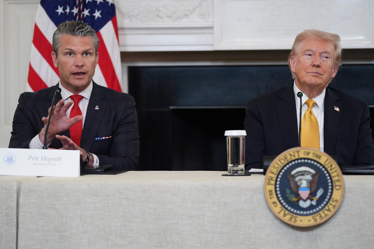 Ex abogados militares acusan al secretario de Defensa Hegseth de presuntos crímenes de guerra en un ataque fallido