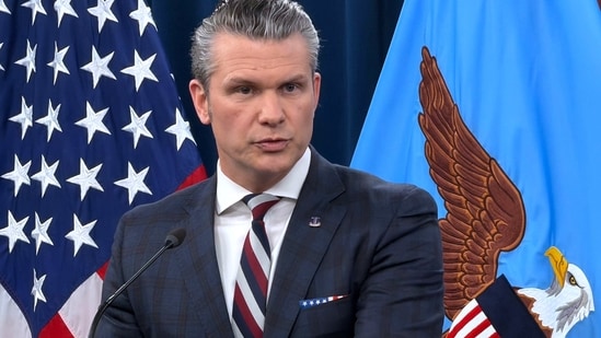Pete Hegseth confirma hundimiento de buque de guerra iraní en el Océano Índico; ¿Estados Unidos ha enviado un mensaje a China y Rusia?