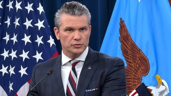 Cangrejos reales, chuletón en iPad: Pete Hegseth gastó 93 mil millones de dólares del Pentágono en un mes; ver la lista de compras