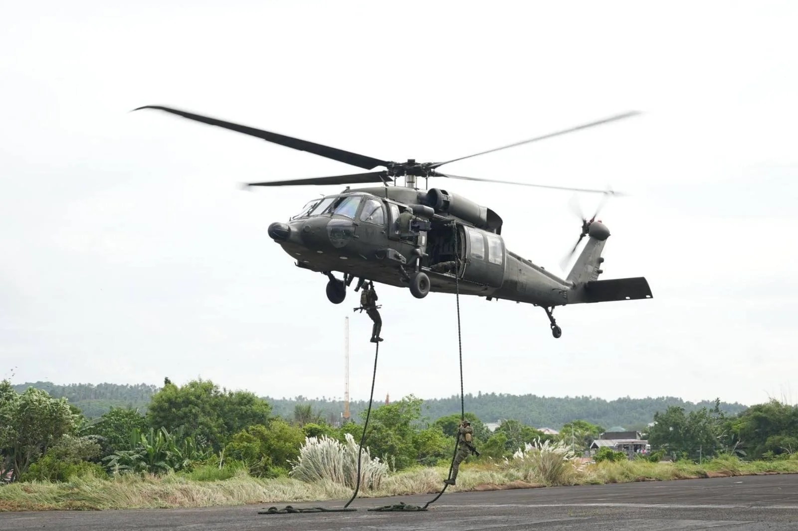 Philippine-Air-Force-Expands-S-70i-Black-Hawk-Fleet-with-New.jpg