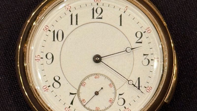 Se espera que el reloj de bolsillo de Isidor Strauss, víctima del Titanic, alcance £1 millón en una subasta