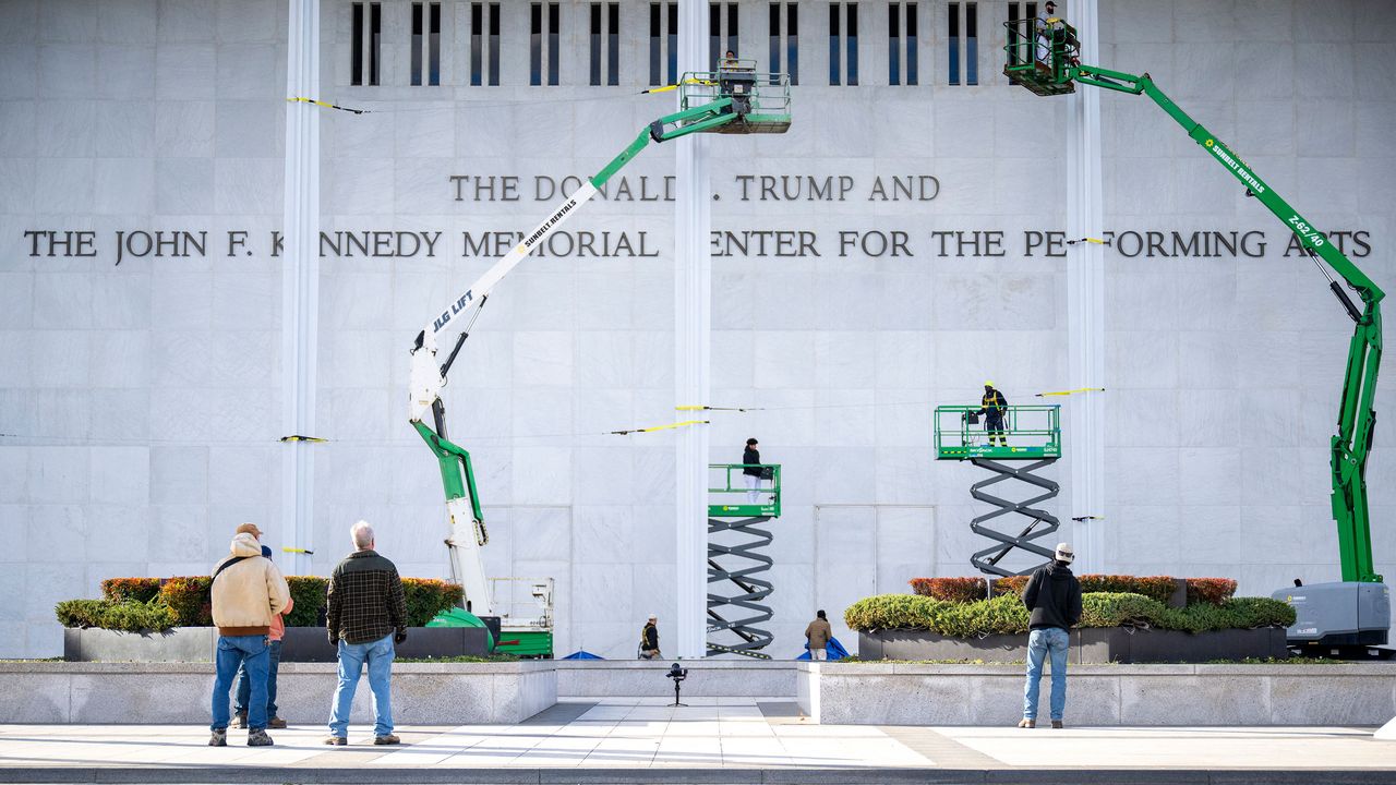 REMNICK-TRUMP-KENNEDY-CENTER-GettyImages-2252068438.jpg