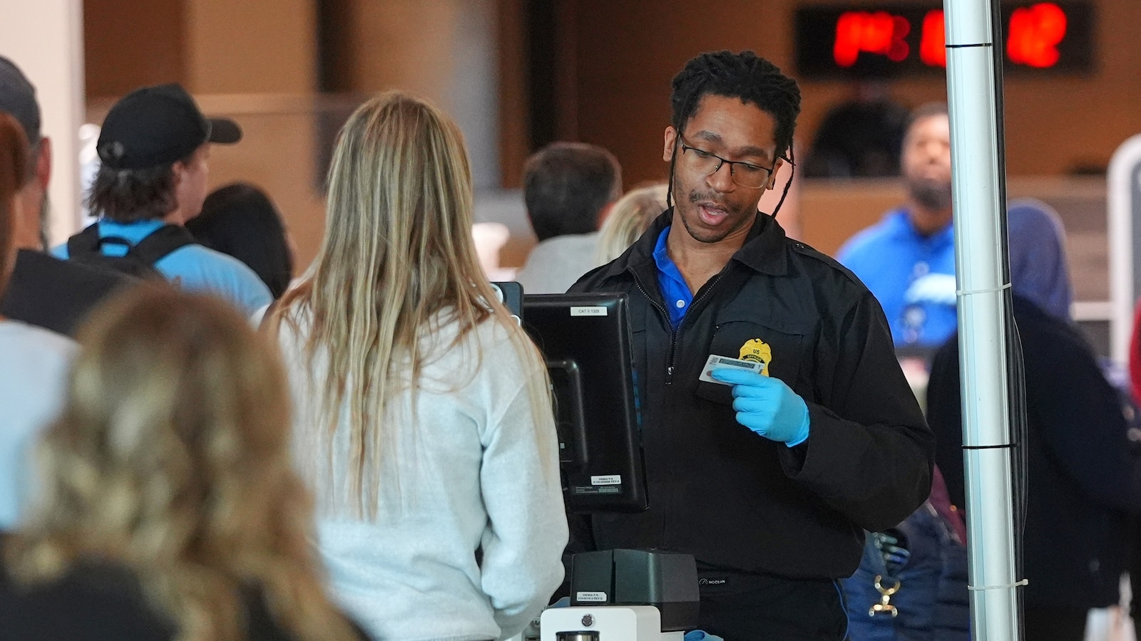 Record-Number-of-Americans-Expected-to-Travel-for-Thanksgiving-This.jpg