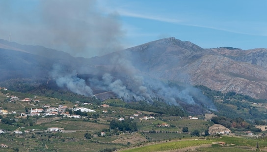 Actualización sobre incendios de Castro Valley: el humo se propaga hacia Hayward mientras los bomberos del condado de Alameda luchan contra el incendio