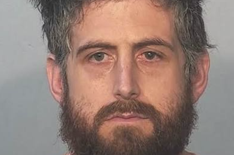 Hombre de Indiana se corta el pene, lo enciende y probablemente se arrepiente de no haber chorreado tan fuerte