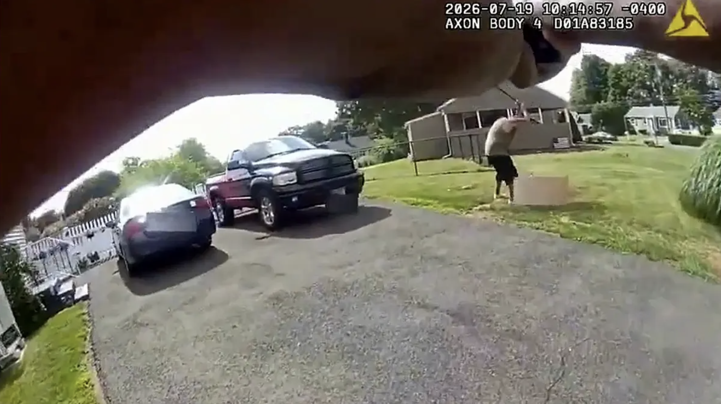Un hombre de Connecticut mata a golpes a su padre ante la cámara antes de ser baleado por la policía