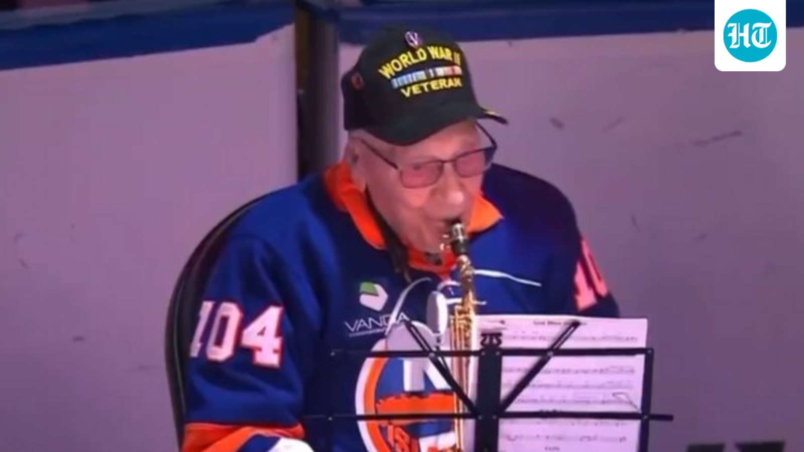 ¿Quién es Dominick Critelli? Un veterano de 104 años de la Segunda Guerra Mundial toca el himno nacional de Estados Unidos durante el partido Rangers-Islanders; mira el vídeo viral