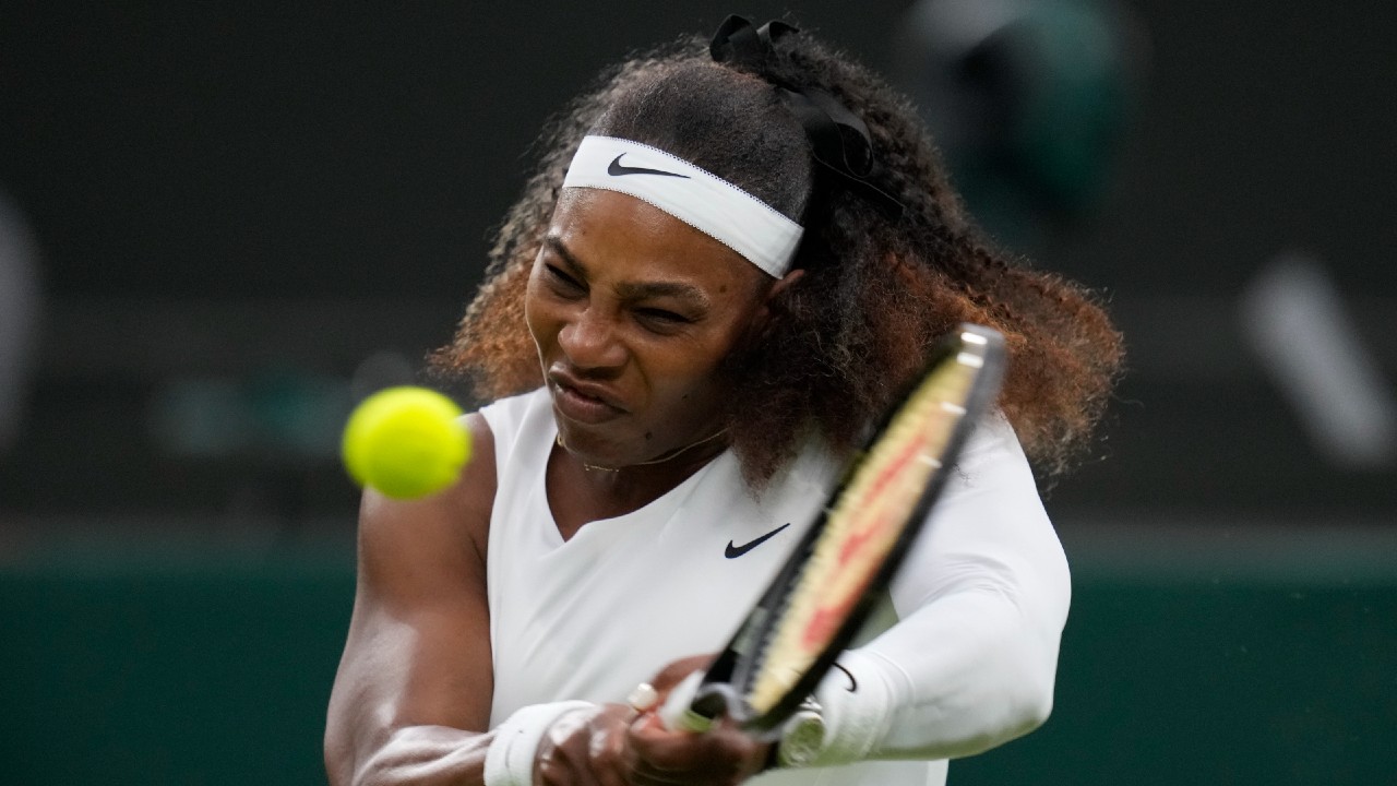 Serena Williams empató contra la australiana Maya Joint en su partido de primera ronda de Wimbledon