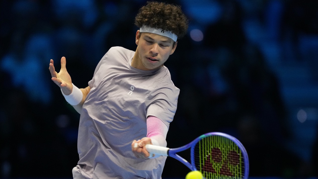 El estadounidense Ben Shelton avanzó a cuartos de final en Auckland