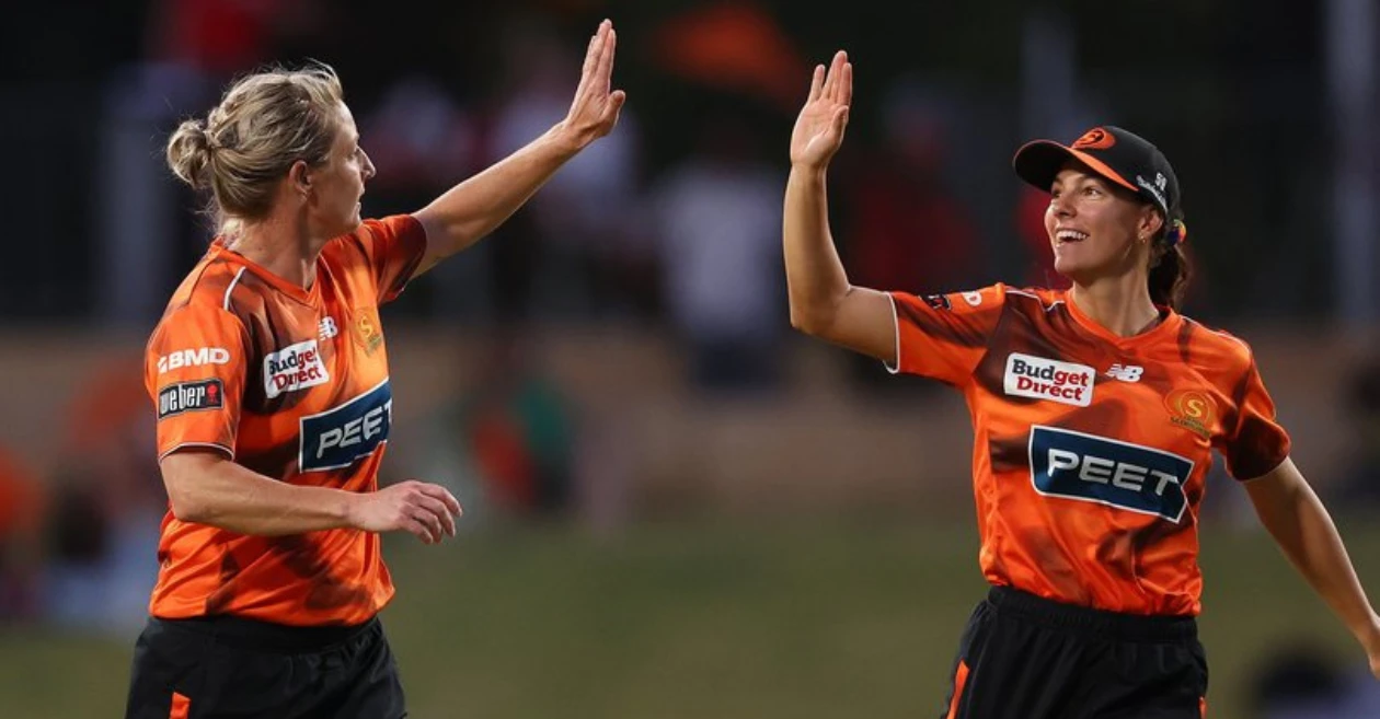 WBBL|11: Sophie Devine lleva a los Perth Scorchers a una victoria completa sobre los Melbourne Renegades