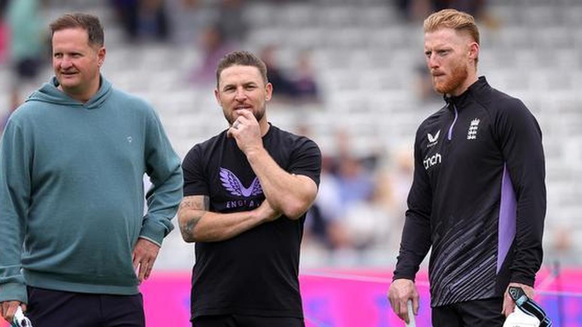 El técnico de Inglaterra, Key, no está comprometido con el futuro del Capitán Stokes y está considerando introducir una prohibición del alcohol.