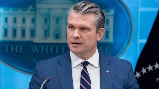 La advertencia de Pete Hegseth a Irán eclipsada por un momento de ‘flatulencia’ viral: ‘El pedo es la bomba más poderosa’
