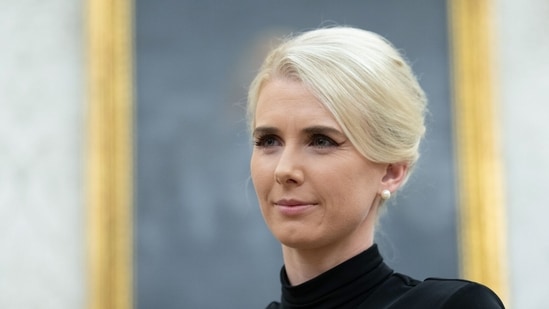 Natalie Harp: La ‘rubia misteriosa’ en el viaje de Trump a China sorprende mientras Melania permanece en segundo plano