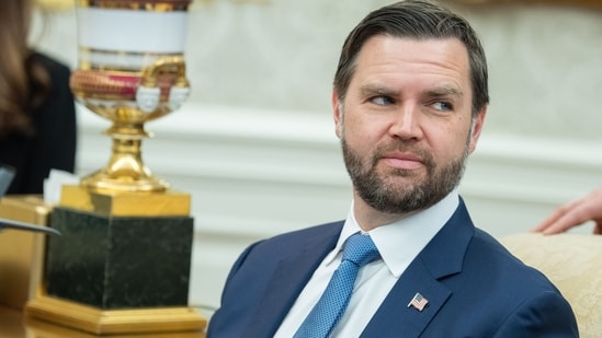 JD Vance reacciona cuando Joe Rogan llama a los votantes de MAGA ‘poco inteligentes’ e ‘idiotas’: ‘Creo que tenemos mucho…’