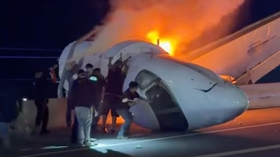 Actualización sobre accidentes en Texas: un muerto después de que un jet privado se saliera de la carretera y se incendiara