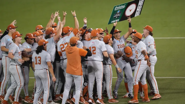 Los Texas Longhorns barren a los Oregon Ducks en Supers y avanzan al primer CWS desde 2022