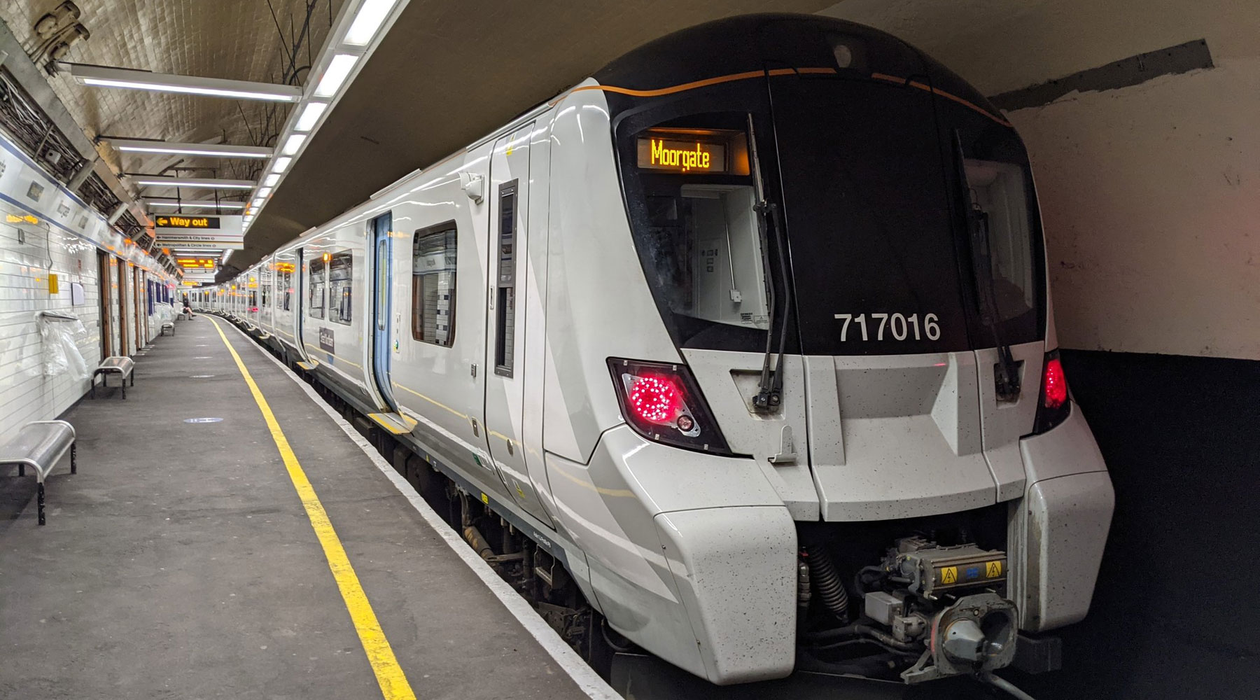 TfL-Applies-to-Take-Over-Mainline-Railway-from-Moorgate-to.jpg
