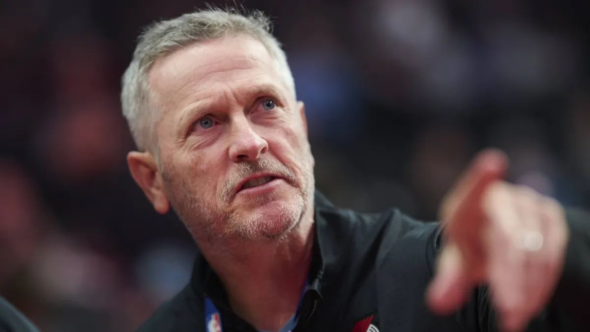 Los recortes baratos de Tom Dundon se repiten mientras los Blazers hacen grandes recortes en el departamento de transmisión