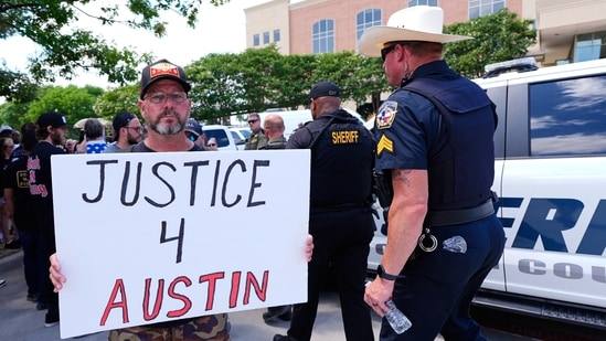 Tumba de Austin Metcalf: Fotos de personas orinando provocan indignación después del juicio de Karmelo Anthony; ‘¿Qué clase de persona…?’