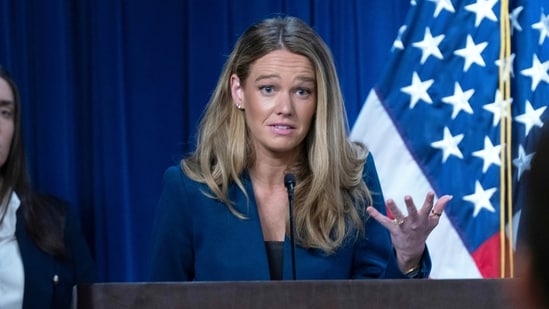 Tricia McLaughlin: Por qué la principal portavoz renuncia en medio del cierre del DHS por una disputa de vigilancia