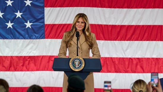 Melania Trump ignora a su marido Donald Trump durante el discurso del Día de San Valentín
