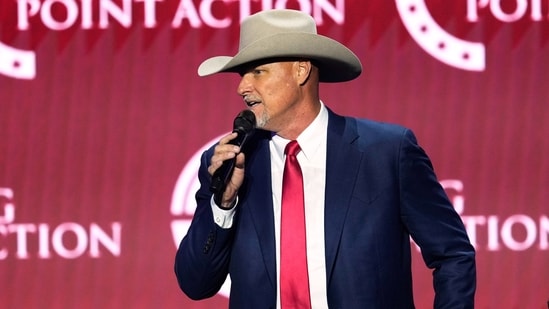 Sheriff Mark Lamb: 5 cosas sobre el aspirante al Congreso de Arizona y su esposa Janel en medio de acusaciones de ‘swingers’