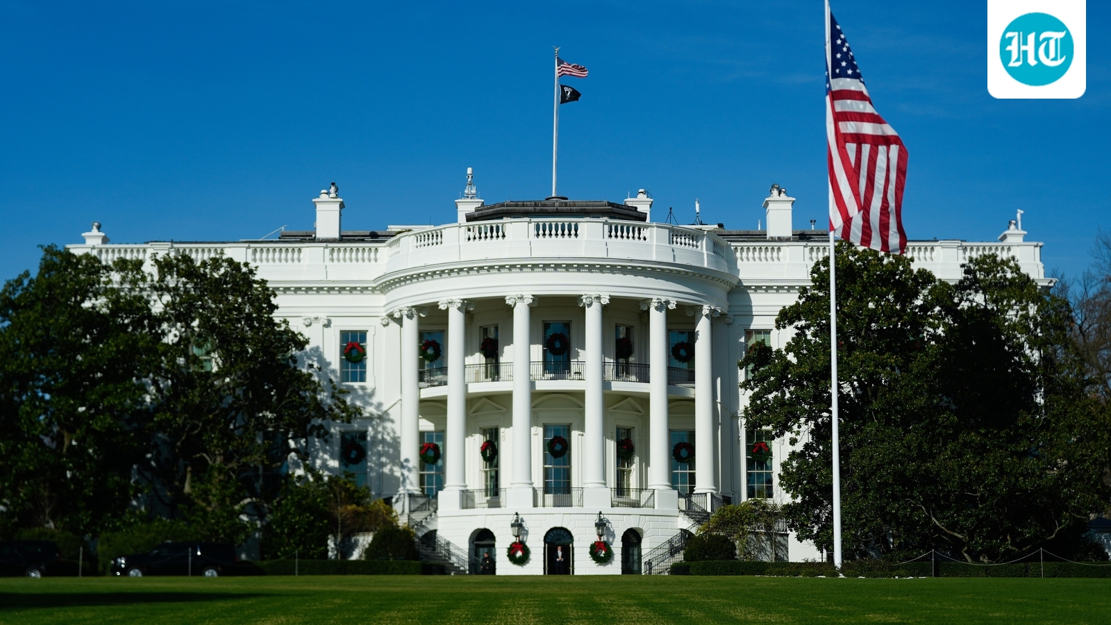 La Casa Blanca dice que el almirante ordenó un ataque de seguimiento contra un barco sospechoso de narcotráfico, insiste en que el ataque fue legal