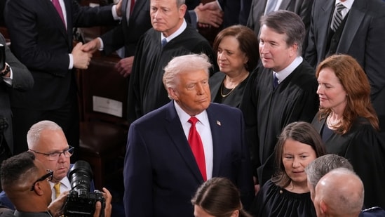 Trump desaira brutalmente a las juezas Amy Coney Barrett y Elena Kagan en el Estado de la Unión – Ver
