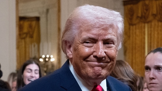 ¿Se cayó Trump a bordo del Air Force One en Kentucky? Desmentir los “problemas de salud” virales