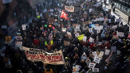US-IMMIGRATION-ICE-SHOOTING-31_1769417575098_1769417589745.jpg
