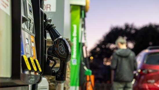 Por qué la desaceleración de la inflación estadounidense alivia la presión sobre la Reserva Federal a pesar del aumento de los precios del petróleo tras los ataques iraníes