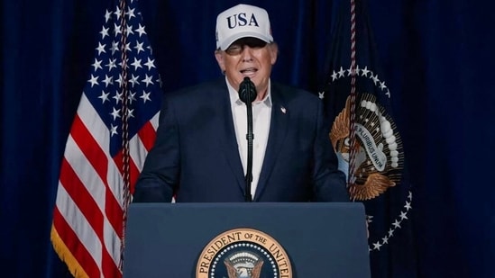 Verificación de hechos: ¿Trump realmente le gritó a Pete Hegseth? Aquí está la verdad detrás de las fotos virales.