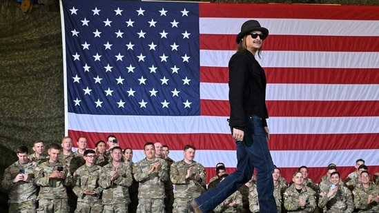 Por qué un sobrevuelo de un helicóptero del ejército sobre la casa de Kid Rock genera controversia | Explicar